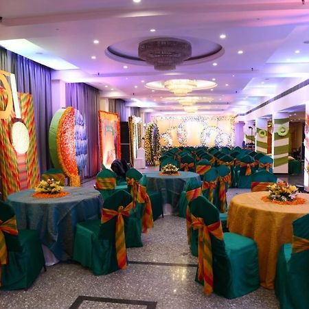 Hotel Krishna Palace Ayodhya エクステリア 写真