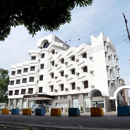 Hotel Krishna Palace Ayodhya エクステリア 写真