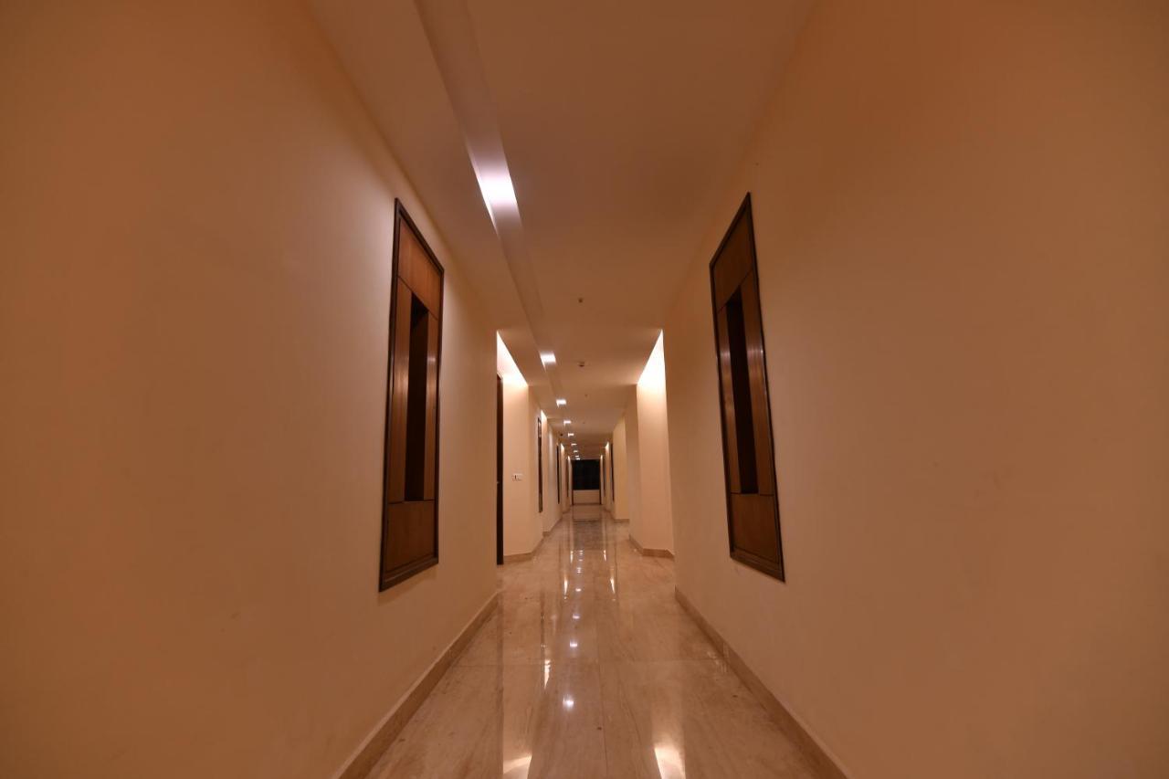 Hotel Krishna Palace Ayodhya エクステリア 写真