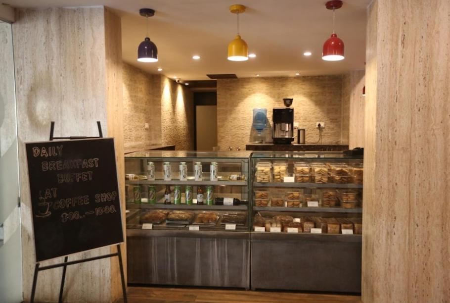 Hotel Krishna Palace Ayodhya エクステリア 写真