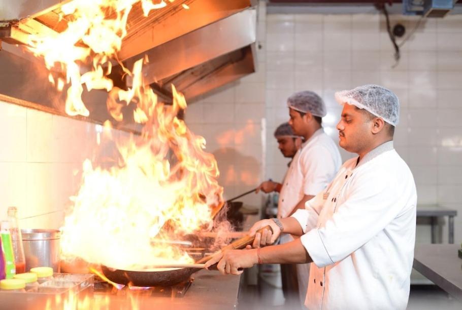 Hotel Krishna Palace Ayodhya エクステリア 写真