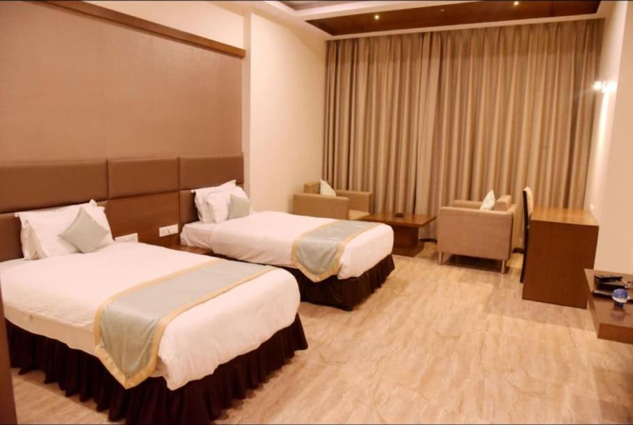 Hotel Krishna Palace Ayodhya エクステリア 写真