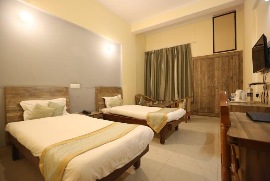 Hotel Krishna Palace Ayodhya エクステリア 写真