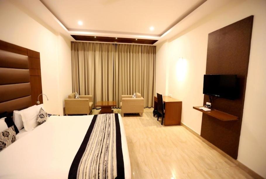 Hotel Krishna Palace Ayodhya エクステリア 写真